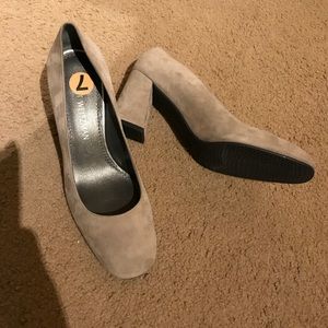 Stuart weitzman gray suede pump size 7